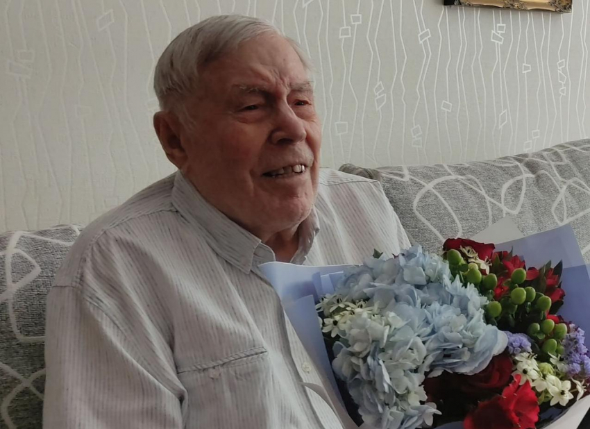 С ветераном ВОВ Виктором Тупиковым прощаются в Волгограде