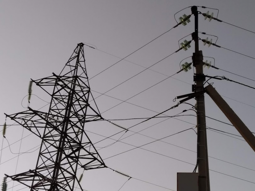 В шести районах Волгограда четверг начнется с отключений света