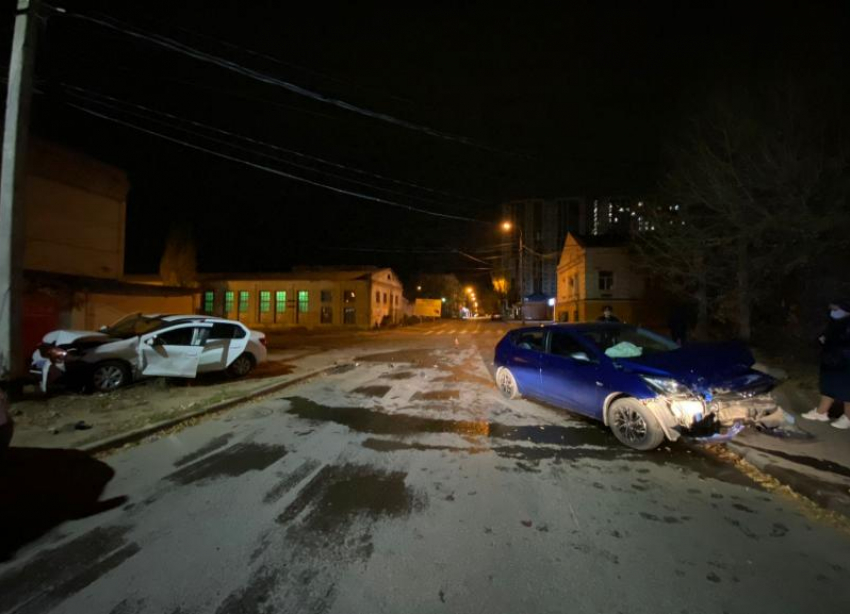 В Волгограде водитель Renault устроил ДТП с 4 пострадавшими: ранена 5-летняя девочка