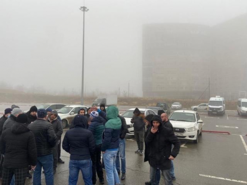 Таксисты в Волгограде объявили забастовку