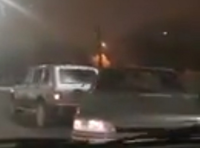 Скользкая дорога привела к столкновению пяти автомобилей в Волгограде