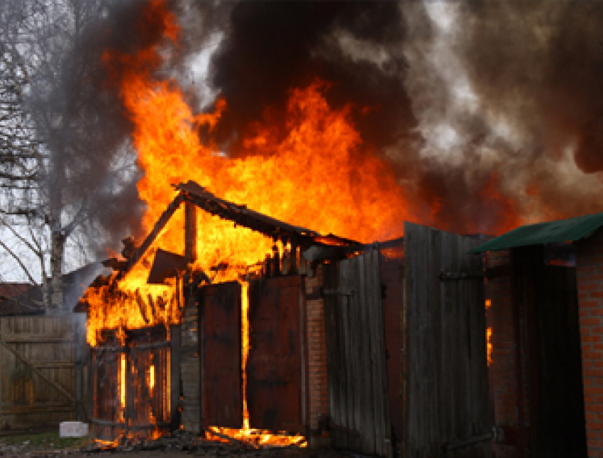 Под Волгоградом на пожаре за сутки погибли двое