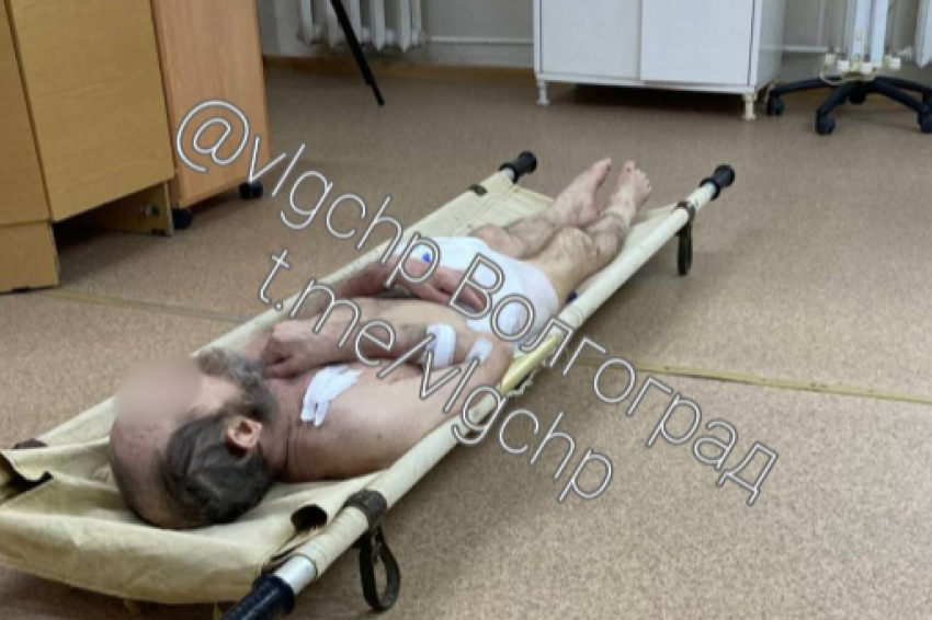 «Лежал на полу и трясся»: пациента реанимации бросили на холоде под Волгоградом