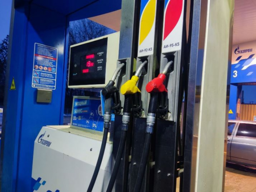 Стоимость волгоградского бензина продолжает бить рекорды по дороговизне