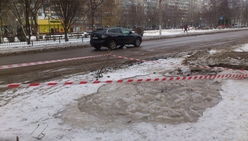 Ремонт коммуникаций «чепиками» обернулся ледяным потопом на юге Волгограда