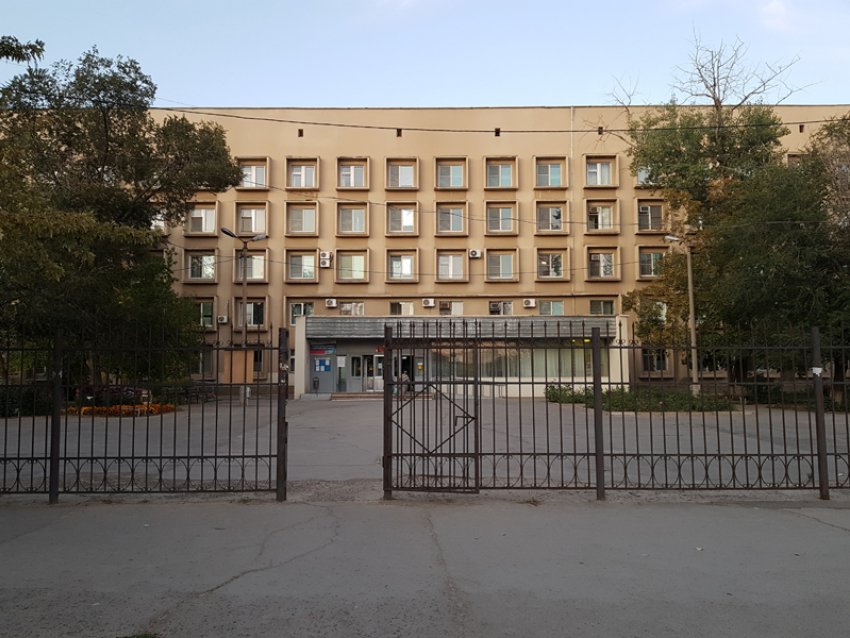 «Бесконечные очереди и нехватка талонов»: активист из Волжского требует строительства новых поликлиник