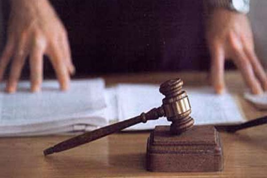 Под Волгоградом осужден должник за нападение на пристава с граблями