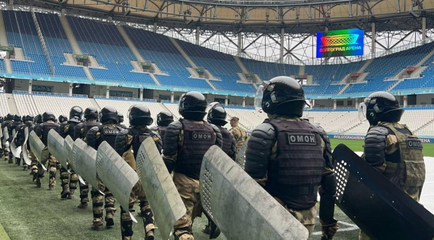 СОБР и ОМОН появились на поле стадиона «Волгоград Арена»