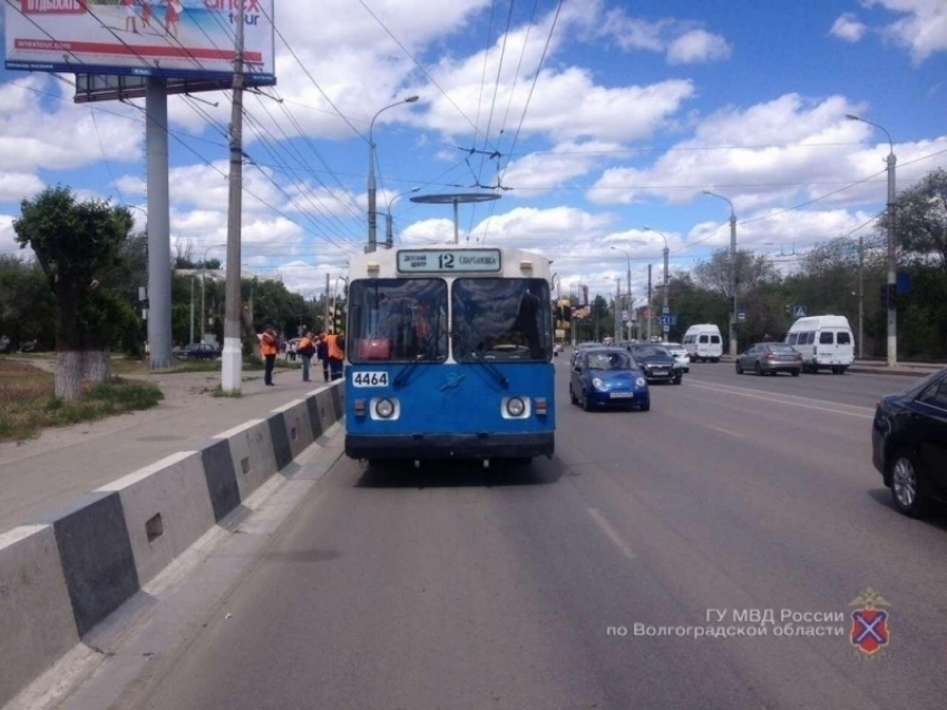 70-летняя волгоградка попала в больницу после поездки на троллейбусе 