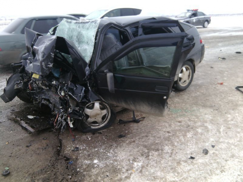 Под Волгоградом  в ДТП Renault и Lada пострадали жители Саратовской и Самарской областей