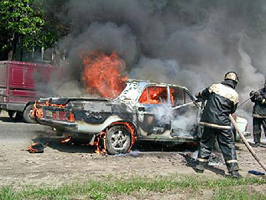 На севере Волгограда неизвестные подожгли «Волгу»