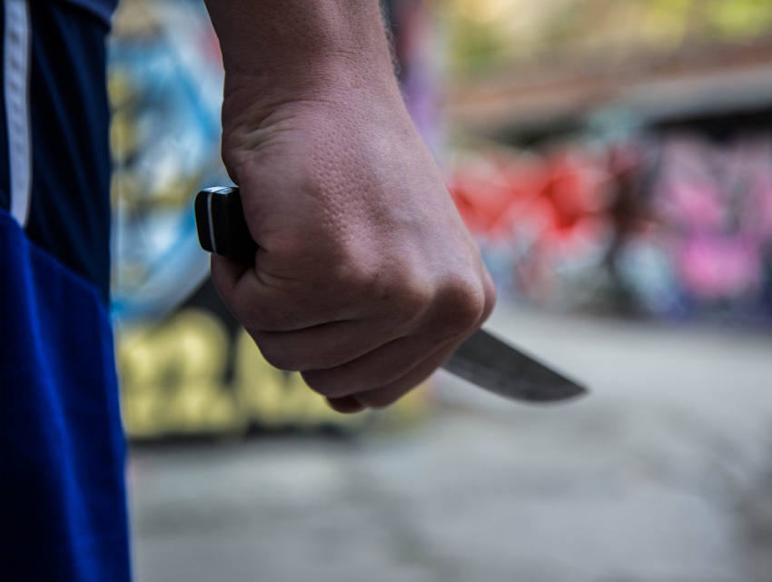 19-летнего юношу в Волгоградской области сосед изрешетил ножом за то, что тот не служил в армии