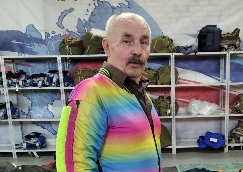 Старейший действующий парашютист страны умер от COVID-19 в Волгограде