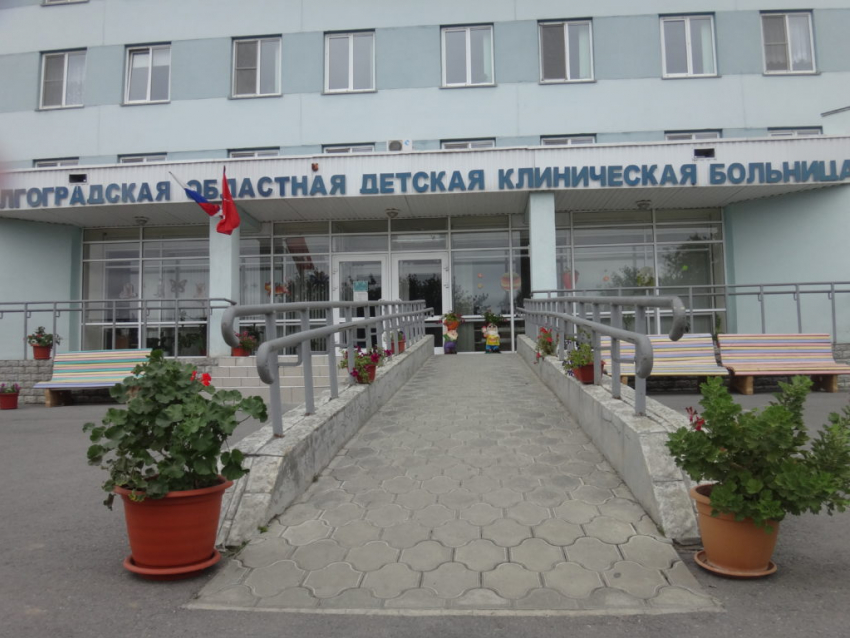 Госпитализированы двое детей, ещё 20 вызвали врачей: в Волгограде подтвердили заражения инфекцией в лицее №11