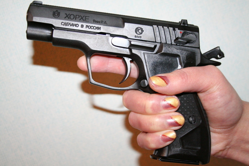 Преступник похитил из автомобиля волгоградца пистолет: возбуждено уголовное дело