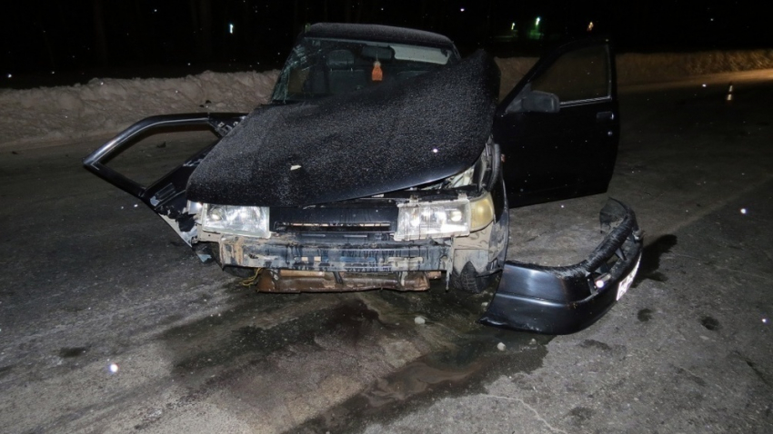Под Волгоградом 18-летняя водитель ВАЗа спровоцировала аварию: двое пострадали