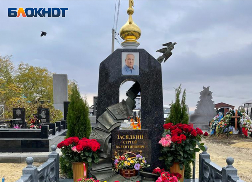 В Волгограде открыли памятник писателю Сергею Засядкину