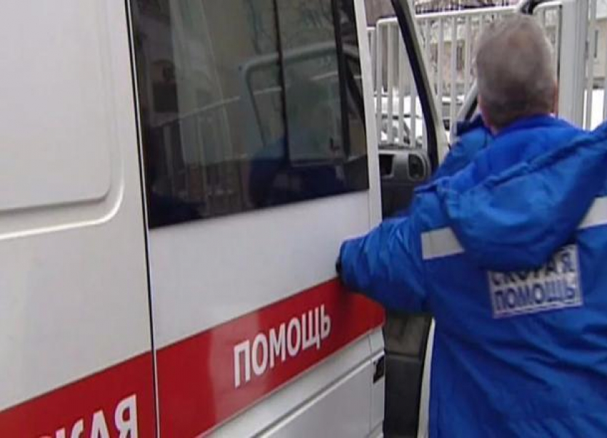 Жители многоэтажки на юге Волгограда вызвали «скорую», чтобы выгнать бомжа 