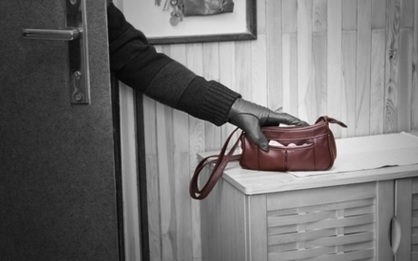 За сутки уже три состоятельные волгоградки стали жертвами воров