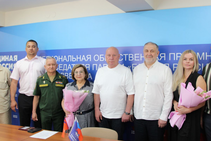 Медалями Минобороны наградили двух волгоградских руководителей