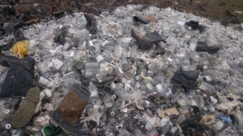 На Горной Поляне медотходы выбросил мусороперевозчик