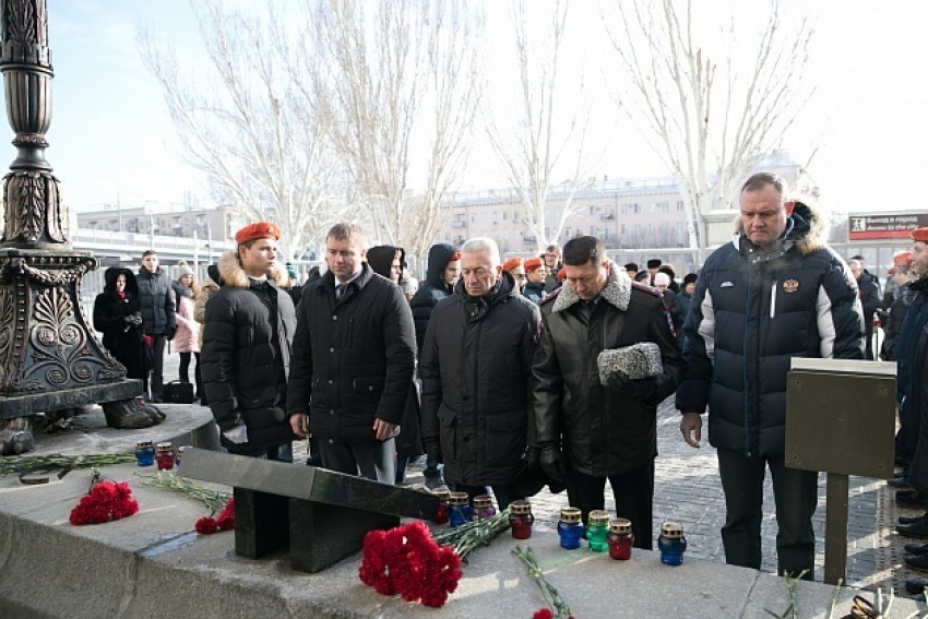Андрей Бочаров проигнорировал акцию памяти жертв теракта на вокзале Волгограда
