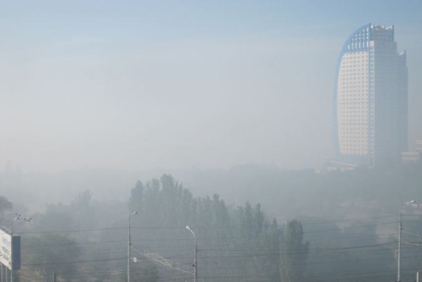 Пожар в Краснослободске затянул дымом центр Волгограда