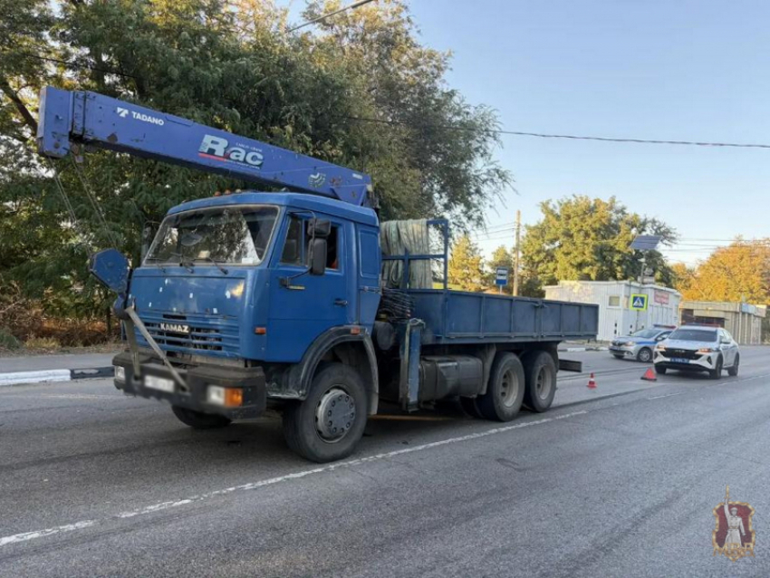 Умер мгновенно: кран-манипулятор раздавил пешехода в Волгограде