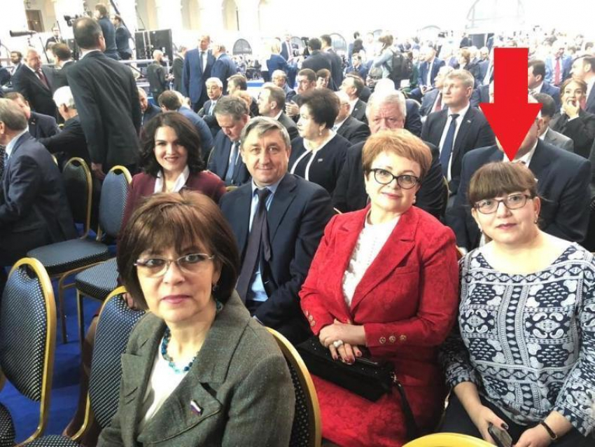 Лидер волгоградских профсоюзов Татьяна Гензе пришла к Путину в странной одежде