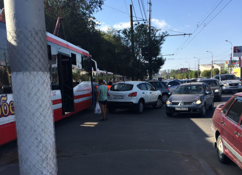 ДТП парализовало движение скоростного трамвая Волгограда