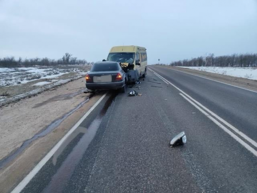 Трое в больнице и один в морге после лобового с зоофургоном под Волгоградом