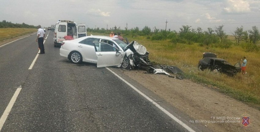 В ДТП на трассе под Волгоградом пострадала семья федерального судьи с Урала