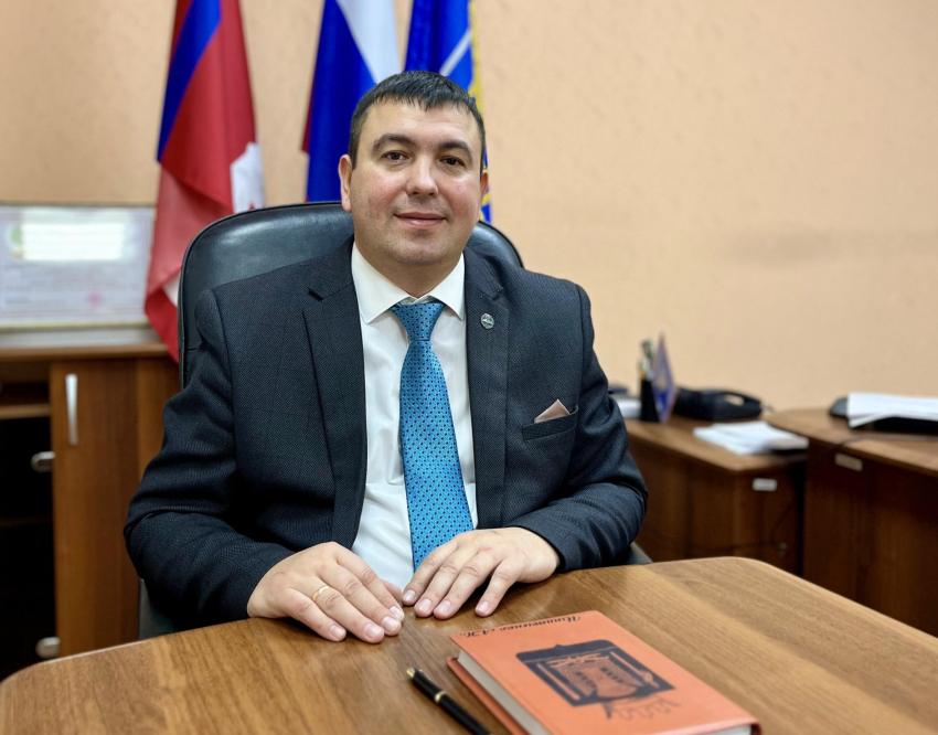 Еще один глава района покинул пост в Волгоградской области