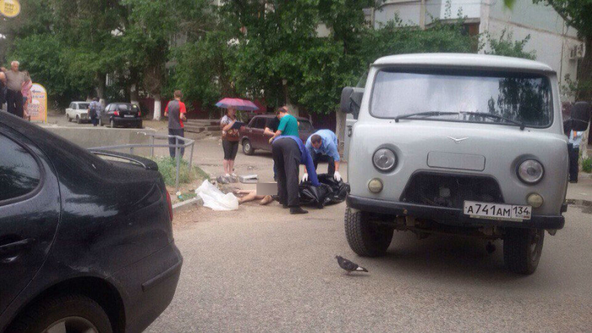 В Волгограде выясняют подробности смерти голого мужчины во дворе многоэтажки