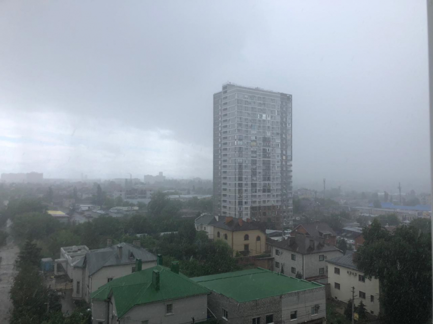 На Волгоград обрушился ливень