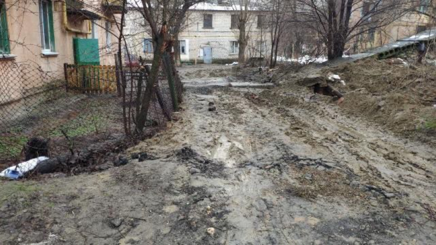 "Форт Боярд» по-волгоградски: жители на видео показали коммунальный коллапс из-за тающих сугробов