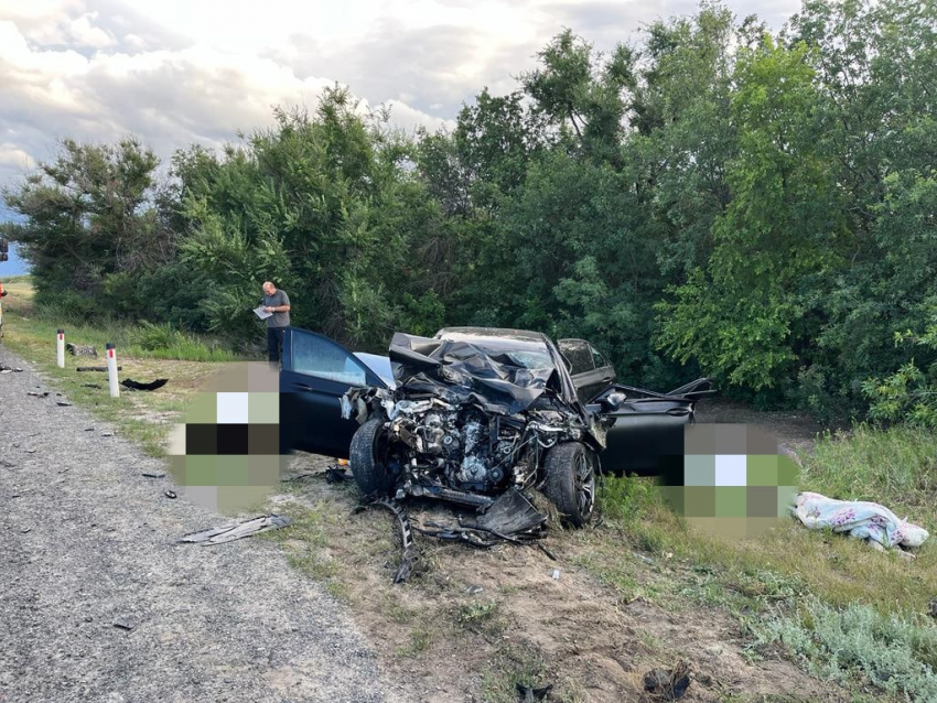 В жутком ДТП под Волгоградом погибли ребенок и взрослый