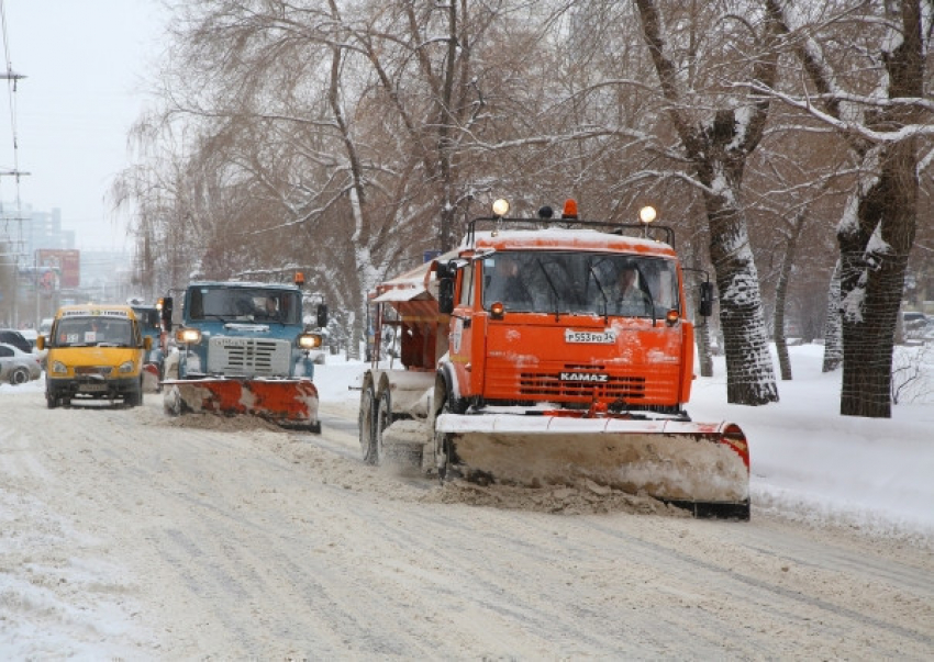 С дорог Волгограда вывезли более 300 кубометров снега