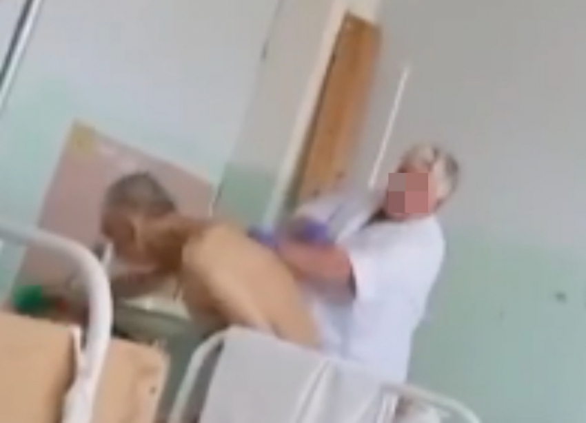 Двоих медработников уволили после скандала с избиением пациента под Волгоградом