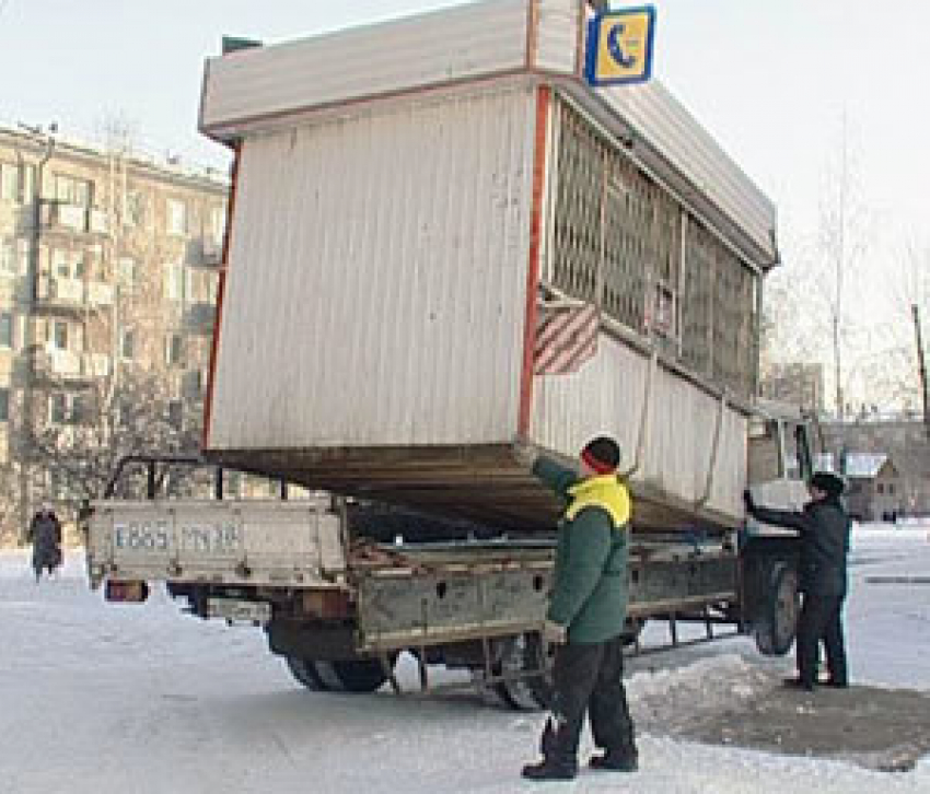 В Центральном районе Волгограда приставы снесли незаконный киоск