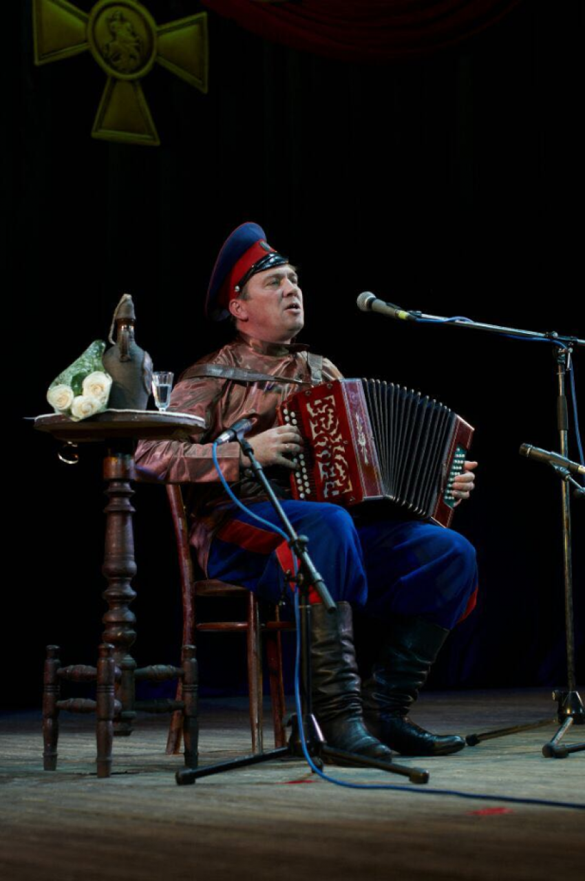 Творчество волгоградского артиста поддержал промышленник Олег Савченко