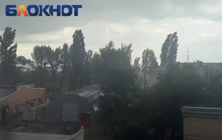Мощный ливень с градом обрушился на Волгоград