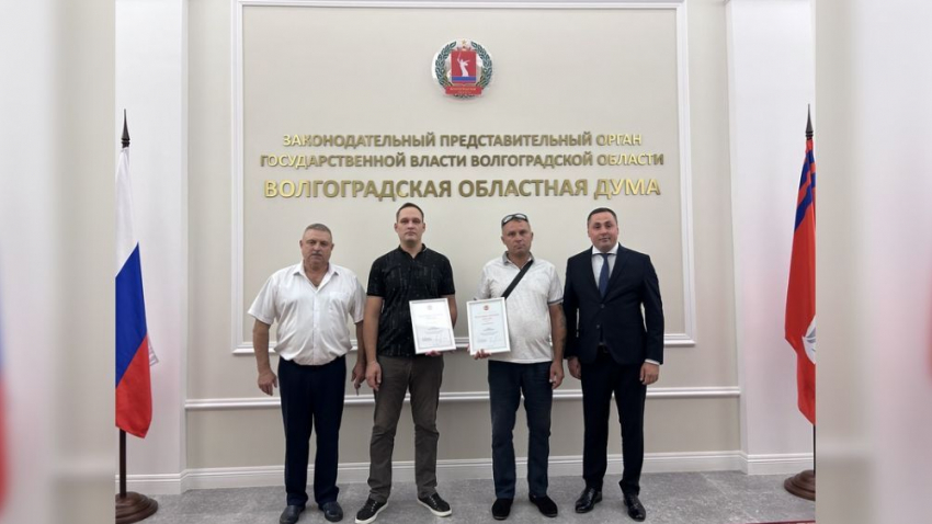 Волгоградцев наградили за спасение мальчика-аутиста на городском пляже 