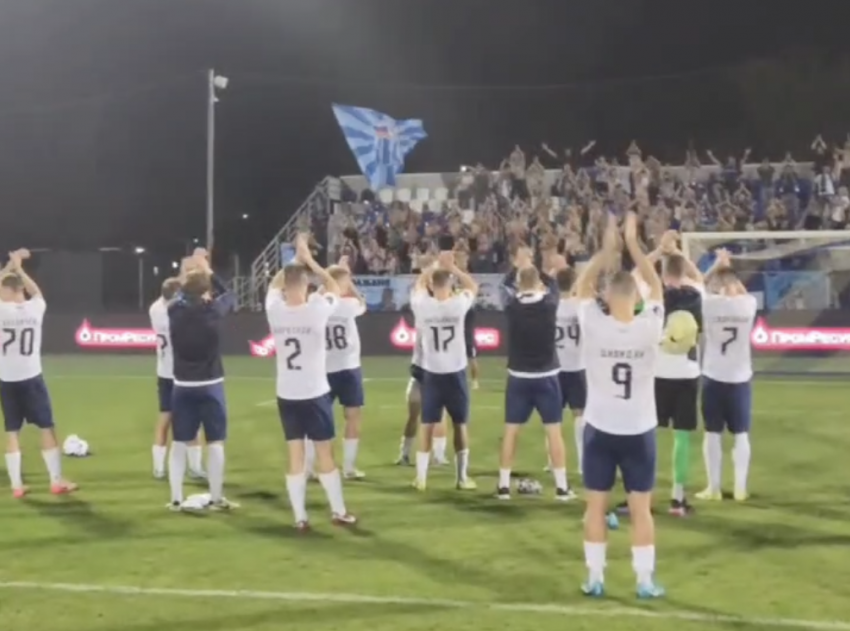 «Они на поле забыли выйти?»: болельщики в шоке от шести голов «Ротора» 