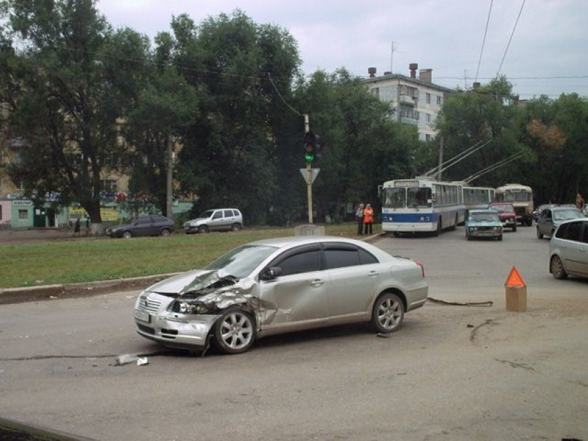 В Волгограде в ДТП с «Тойотами» пострадала автоледи и 9-летний мальчик