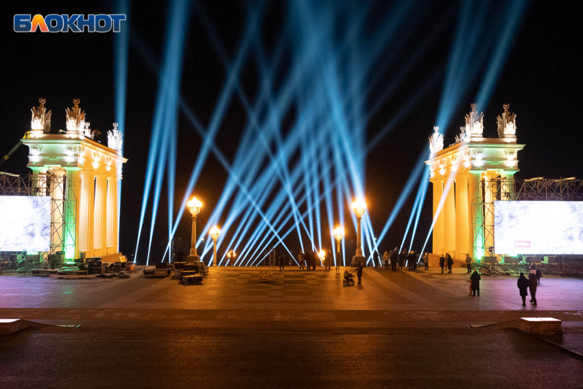 Как преобразился ночной Волгоград: центр готовят к масштабному световому шоу