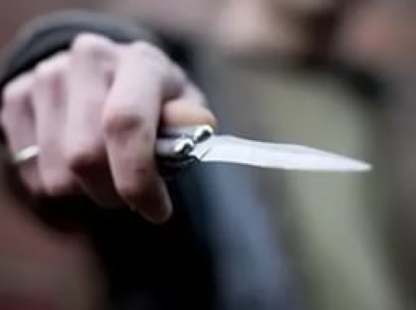 В Волгограде мужчина вонзил в живот 41-летнего друга нож 