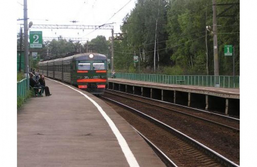 В Волгограде поезд насмерть сбил двоих мужчин
