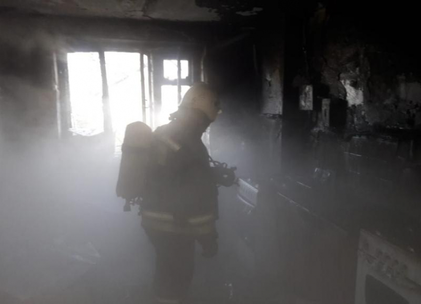 Два трупа нашли в сгоревшей квартире в Волгоградской области