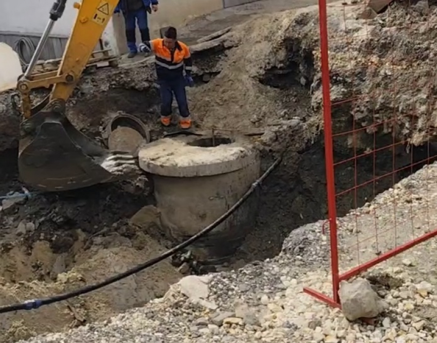 Волгоградцы показали жуткое дно коммунальной ямы-легенды с Эльтонской